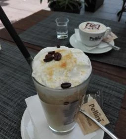 Amazon Kávéház & Borbár