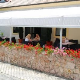 Óvárosi Kávéház & Étterem Mosonmagyaróvár - Külső kép