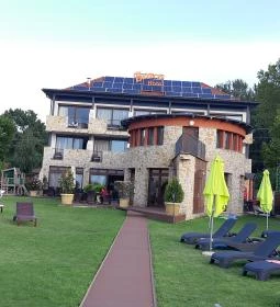 Pole Position Beach Hotel