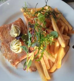 Kökénydombi Csárda