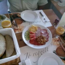 Bonne Chance Hotel, Bázakerettye - Vendéglátás