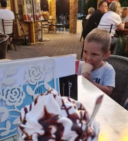 Léda Cukrászda & Kávéház