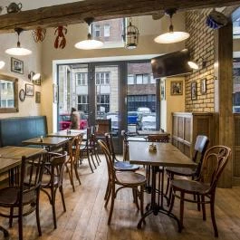 á table! - Madách tér Budapest - Belső