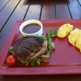 Westy Hajó Étterem & Pub, Győr - Étel/ital