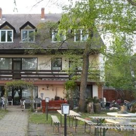 Mónika Panzió, Tata - Külső kép