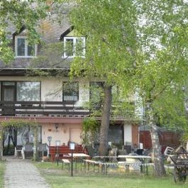 Mónika Panzió, Tata - Külső kép