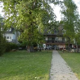 Mónika Panzió, Tata - Külső kép