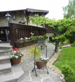 Rotburger Látványsörfőzde, Söröző & Sörkert