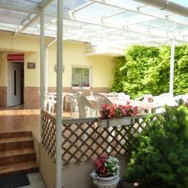 Silatti Panzió Keszthely - Medence/kert