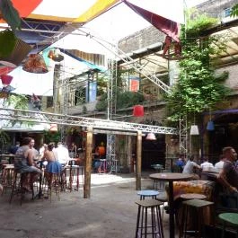 Szimpla Kert Budapest - Belső