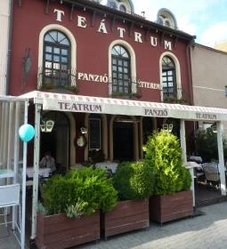 Teátrum Étterem és Panzió