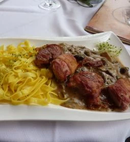 Teátrum Étterem és Panzió