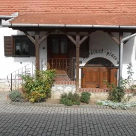 Öreg Prés Butikhotel, Mór - Külső kép