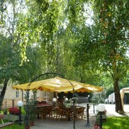 Wellness Hotel Kalocsa, Kalocsa - Medence/kert