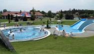 Apartmanpark és Kemping Cegléd - Medence/kert