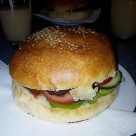 V8 Vendéglő, Cece - Étel/ital