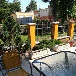 Marcsi Apartmanok, Hajdúszoboszló - Medence/kert