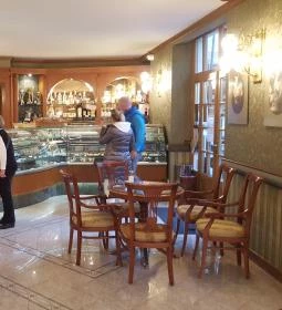 Bergmann Cukrászda - Zsigmond utca