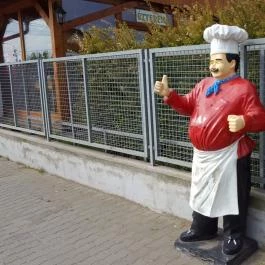 Falusi Étterem, Igar - Külső kép