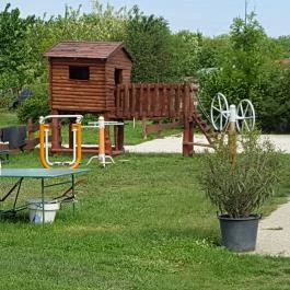 Falusi Étterem, Igar - Külső kép