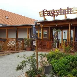 Fék Kávéház Étterem , Balatonakali - Külső kép