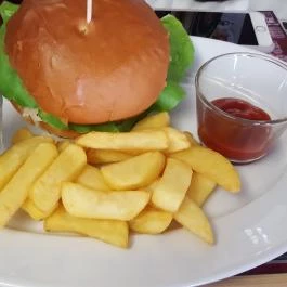 Grund - A Sport Bár Veszprém - Étel/ital