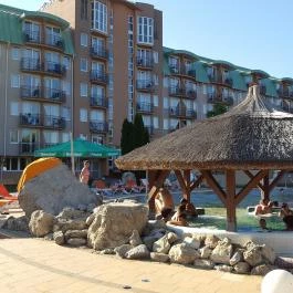 Hotel Európa Fit Hévíz - Medence/kert