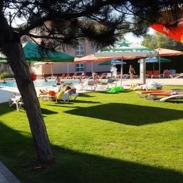 Hotel Európa Fit Hévíz - Medence/kert