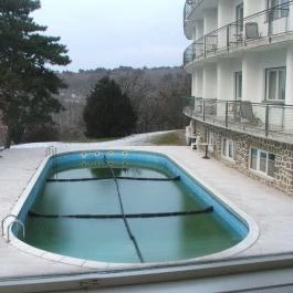 Hotel Kikelet Pécs - Medence/kert