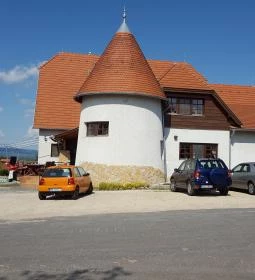 Kádárta Vendéglő Panzió