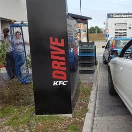 Kentucky Fried Chicken - Auchan Székesfehérvár - Külső kép