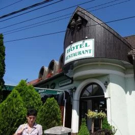 Két Bagoly Étterem Várpalota - Külső kép