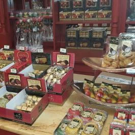 Kopcsik Maricpánia Szamos Édességbolt és Kávézó, Eger - Belső