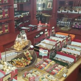 Kopcsik Maricpánia Szamos Édességbolt és Kávézó, Eger - Belső