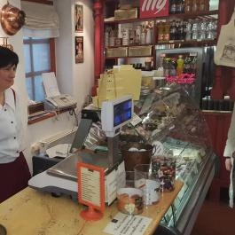 Kopcsik Maricpánia Szamos Édességbolt és Kávézó, Eger - Belső