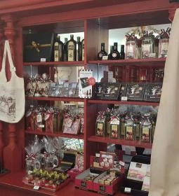 Kopcsik Maricpánia Szamos Édességbolt és Kávézó