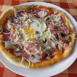 Lucifer Pizzéria Veszprém - Étel/ital