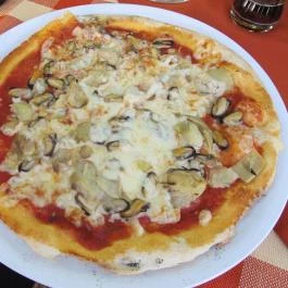 Lucifer Pizzéria Veszprém - Étel/ital