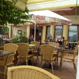 Marietta Pizzéria, Étterem és Kávézó Zirc - Külső kép