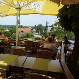 Marietta Pizzéria, Étterem és Kávézó Zirc - Külső kép