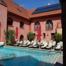 Mesés Shiraz Hotel Egerszalók - Medence/kert