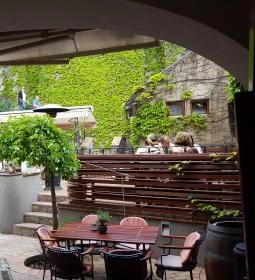 Oliva Hotel és Étterem