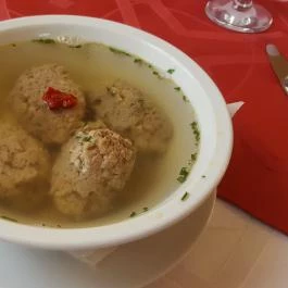 Patkó Vendéglő & Pizzéria Zirc - Étel/ital