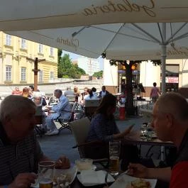 Pátria Kávéház & Étterem, Székesfehérvár - Külső kép