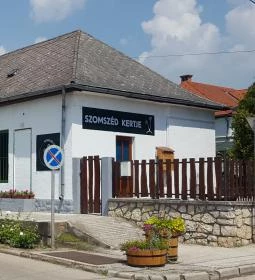 Szomszéd Kertje