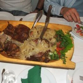 Udvarház Étterem , Bánd - Étel/ital