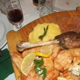 Udvarház Étterem , Bánd - Étel/ital