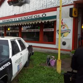 V8 Vendéglő, Cece - Külső kép