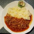 V8 Vendéglő Cece - Étel/ital