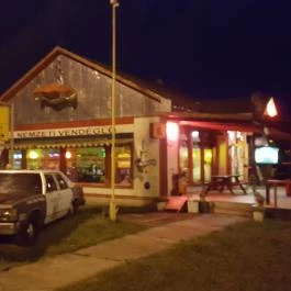 V8 Vendéglő, Cece - Külső kép